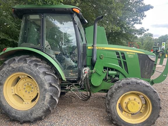 Image of John Deere 5085E equipment image 3