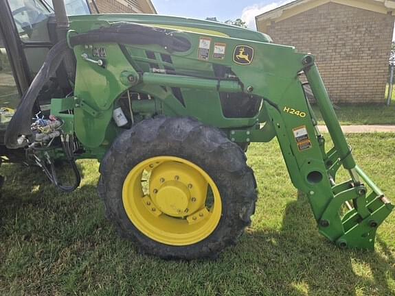 Image of John Deere 5085E equipment image 4
