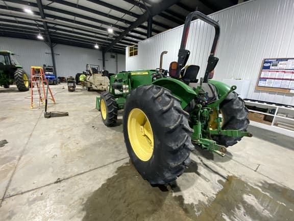Image of John Deere 5085E equipment image 4