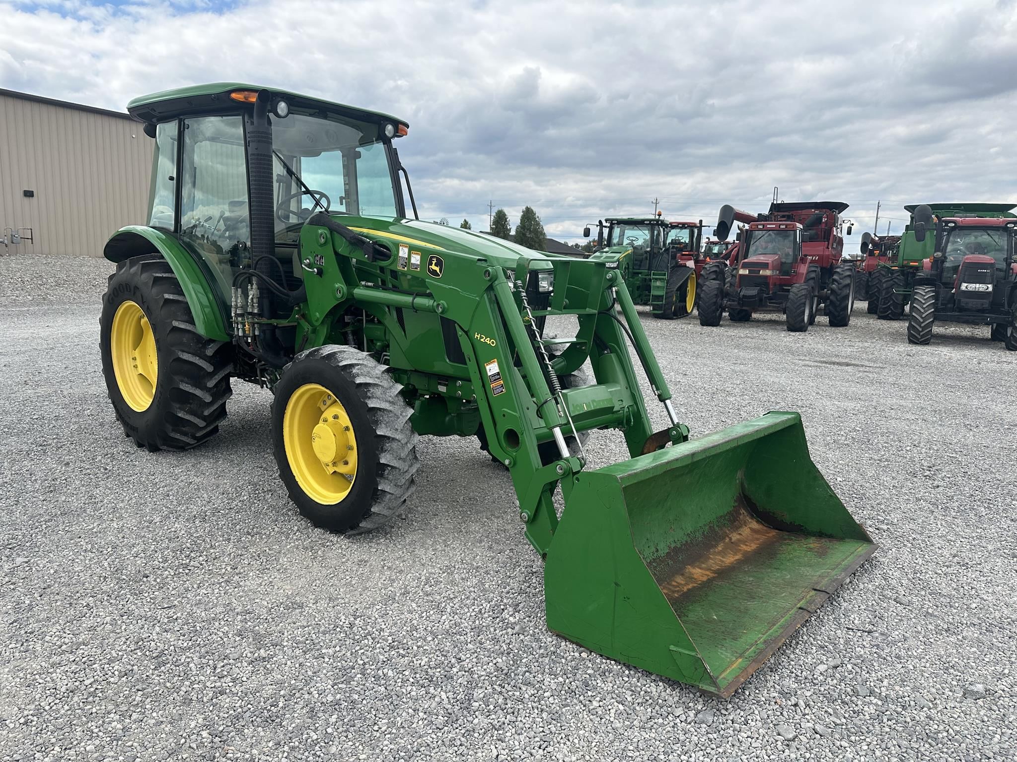 2014 John Deere 5085E Equipment Image0