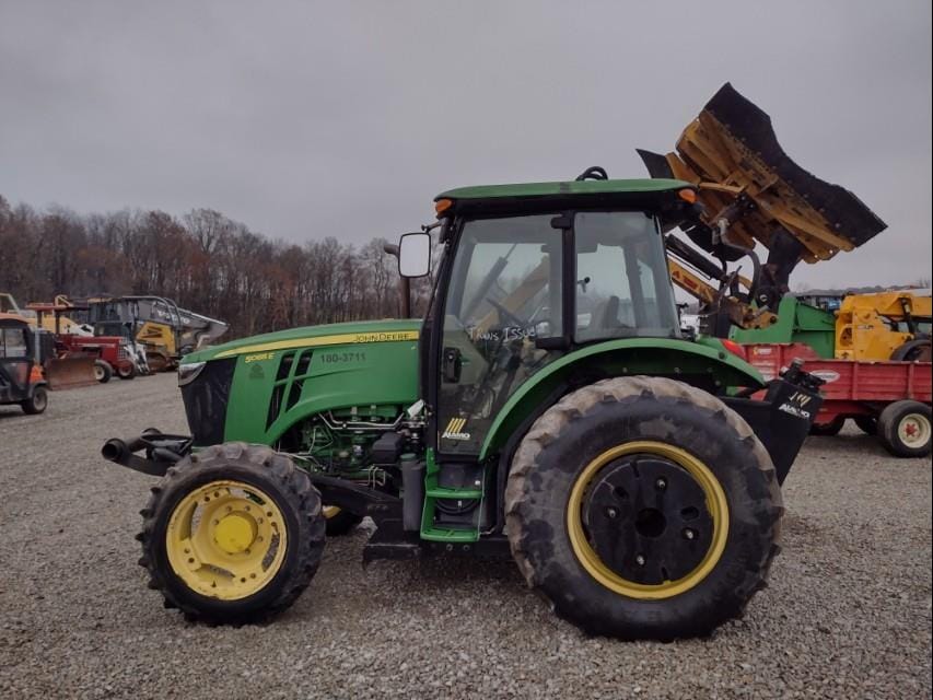 2014 John Deere 5085E Equipment Image0