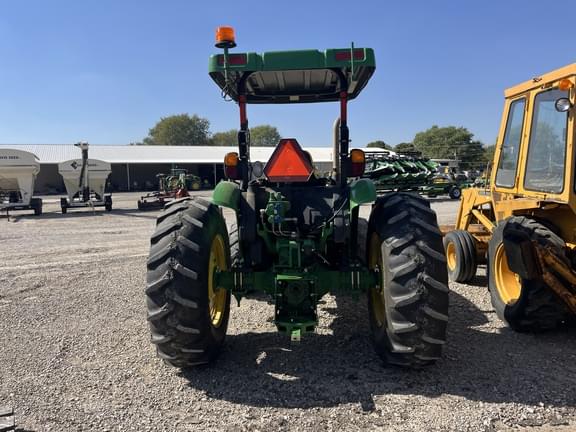 Image of John Deere 5085E equipment image 3