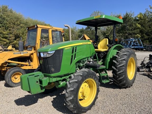 2014 John Deere 5085E Equipment Image0