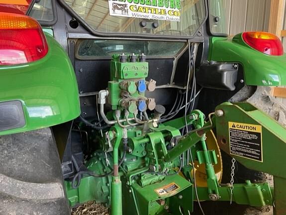 Image of John Deere 5085E equipment image 4