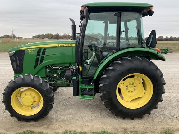 Main image John Deere 5085E