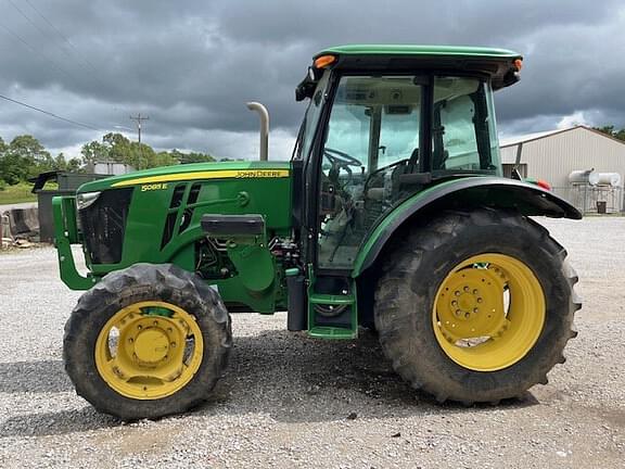 Image of John Deere 5085E equipment image 1