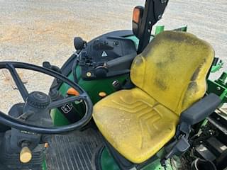 Image of John Deere 5085M equipment image 4