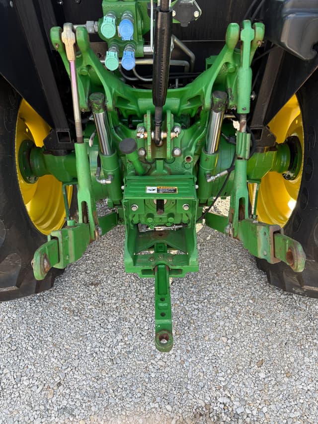 Image of John Deere 5085M equipment image 3
