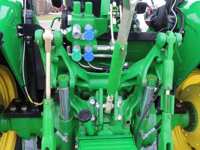 Image of John Deere 5085M equipment image 2