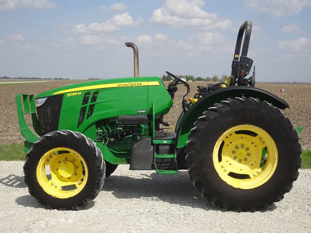 Image of John Deere 5085M equipment image 2