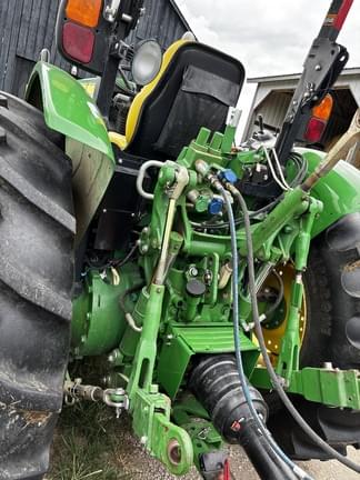 Image of John Deere 5085M equipment image 3