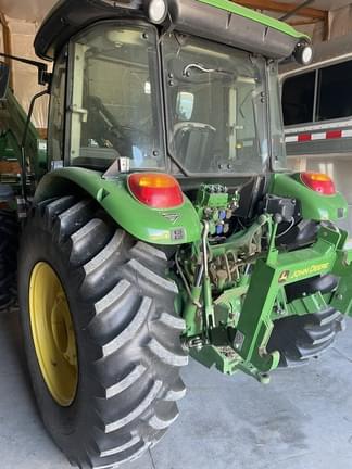 Image of John Deere 5085M equipment image 1