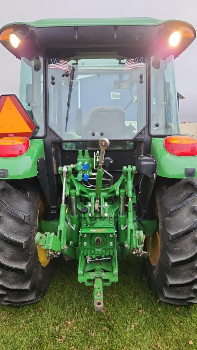 Image of John Deere 5085M equipment image 3