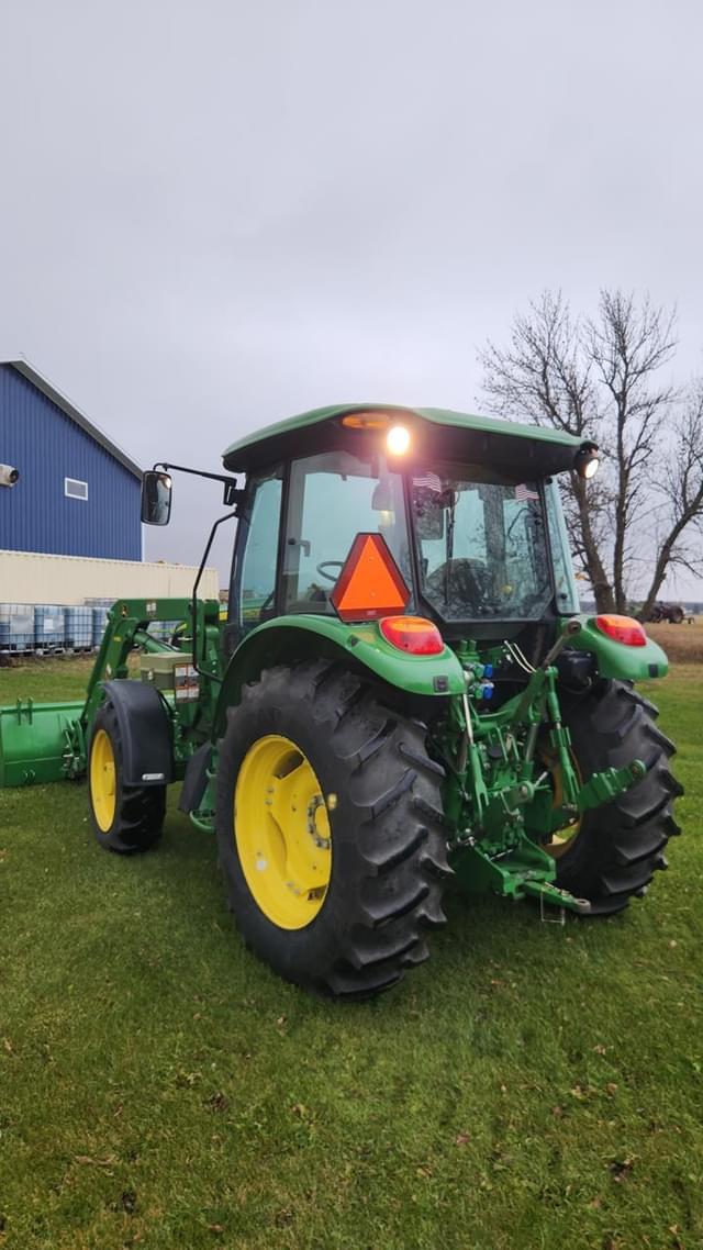 Image of John Deere 5085M equipment image 4