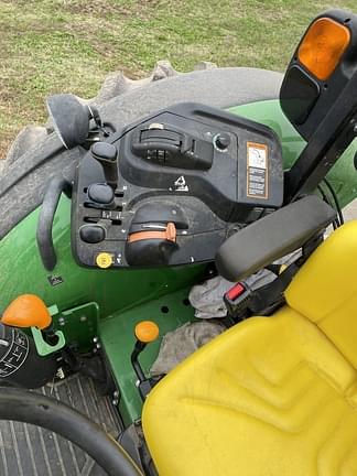 Image of John Deere 5085M equipment image 3