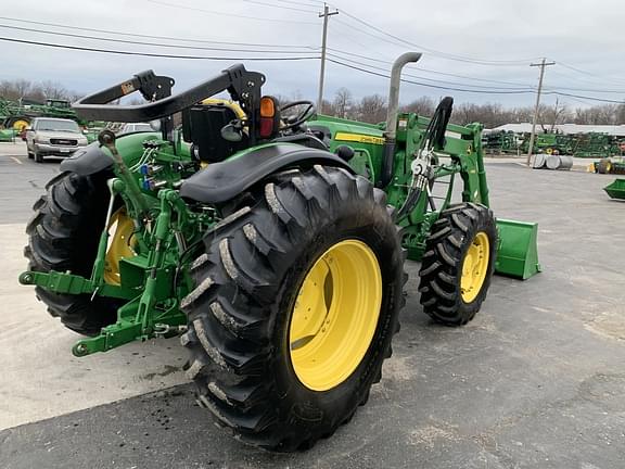 Image of John Deere 5085M equipment image 4