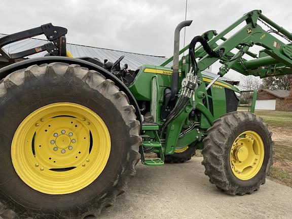 Image of John Deere 5085M equipment image 1