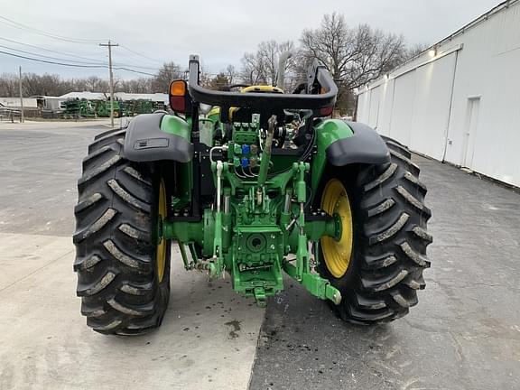 Image of John Deere 5085M equipment image 3