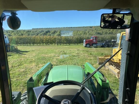 Image of John Deere 5100E equipment image 4