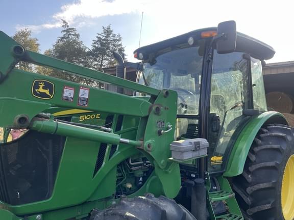 Image of John Deere 5100E equipment image 4