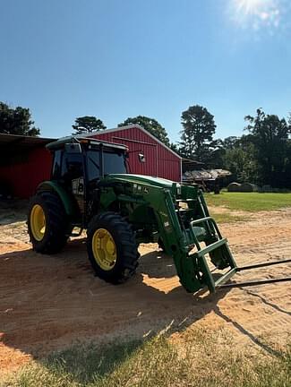 Image of John Deere 5100E equipment image 3