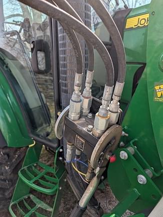 Image of John Deere 5100E equipment image 3