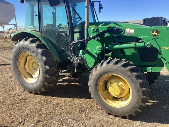 Image of John Deere 5100E equipment image 3