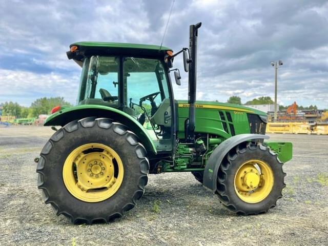 Image of John Deere 5100E equipment image 3