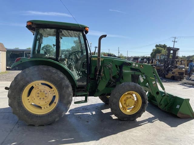 Image of John Deere 5100E equipment image 4