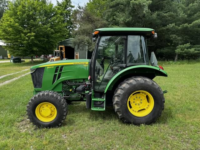 Image of John Deere 5100E equipment image 1