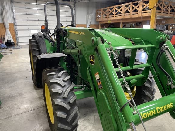 Image of John Deere 5100M equipment image 2