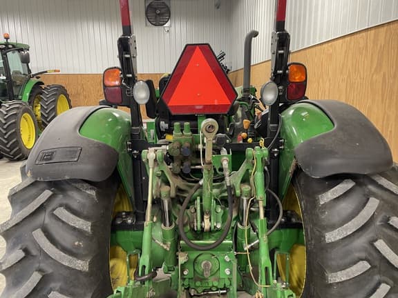 Image of John Deere 5100M equipment image 4