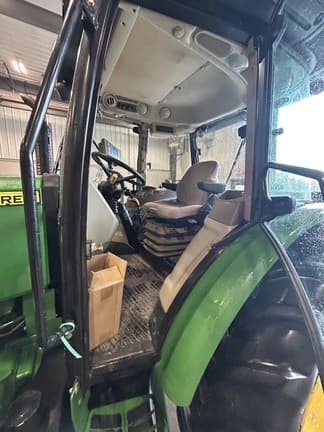 Image of John Deere 5115M equipment image 2