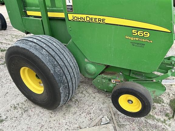 Image of John Deere 569 MegaWide Plus equipment image 3