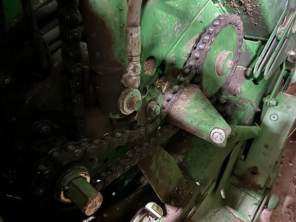 Image of John Deere 569 MegaWide Plus equipment image 4
