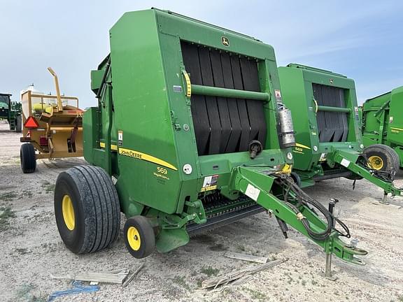 Image of John Deere 569 MegaWide Plus equipment image 1