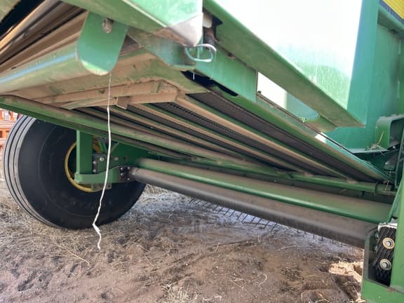 Image of John Deere 569 MegaWide Plus equipment image 4