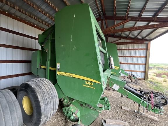 Image of John Deere 569 MegaWide Plus equipment image 1