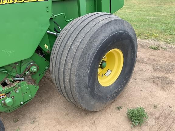 Image of John Deere 569 MegaWide Plus equipment image 1