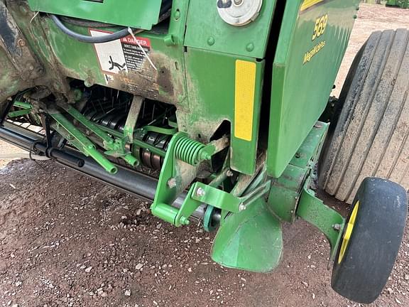 Image of John Deere 569 MegaWide Plus equipment image 4