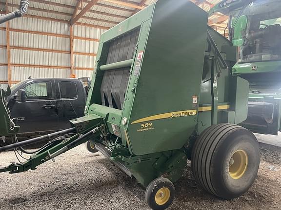 Image of John Deere 569 MegaWide Plus equipment image 1