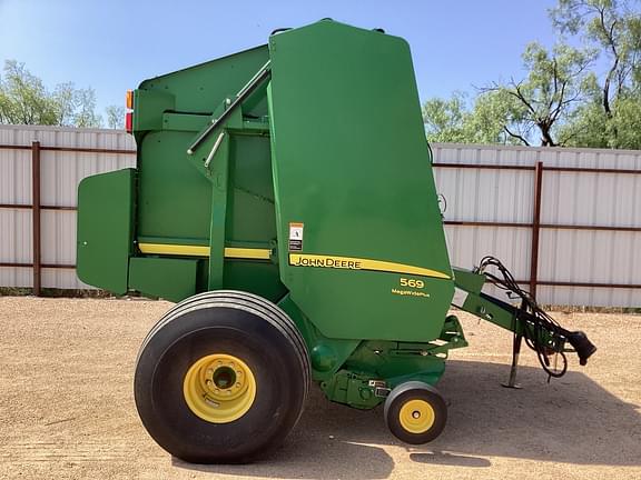 Image of John Deere 569 MegaWide Plus equipment image 3