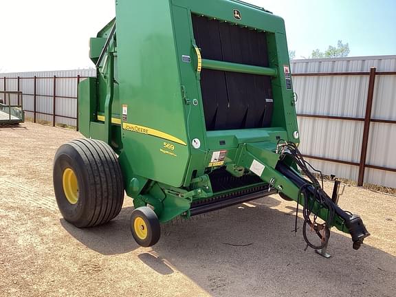 Image of John Deere 569 MegaWide Plus equipment image 4