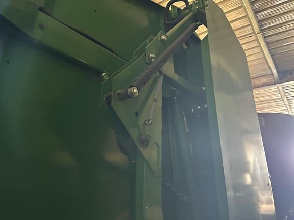 Image of John Deere 569 MegaWide Plus equipment image 3
