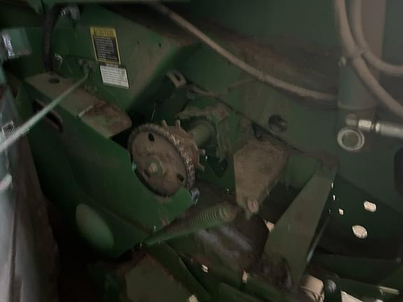 Image of John Deere 569 MegaWide Plus equipment image 4