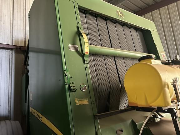 Image of John Deere 569 MegaWide Plus equipment image 1