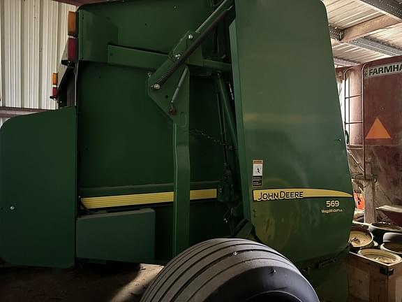 Image of John Deere 569 MegaWide Plus equipment image 2