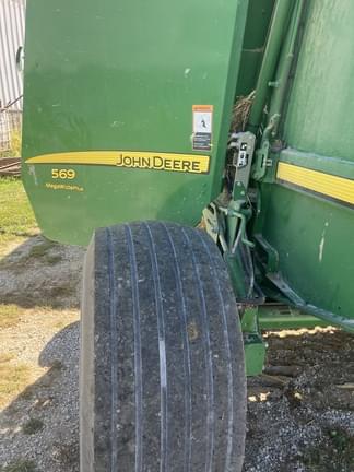 Image of John Deere 569 MegaWide Plus equipment image 4