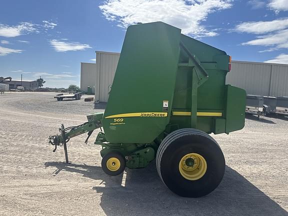 Image of John Deere 569 MegaWide Plus equipment image 1