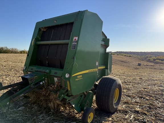 Image of John Deere 569 MegaWide Plus equipment image 1